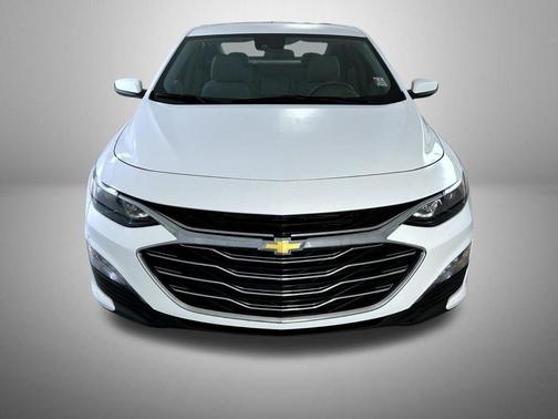 Summit White 2025 Chevrolet Malibu FWD 1LT