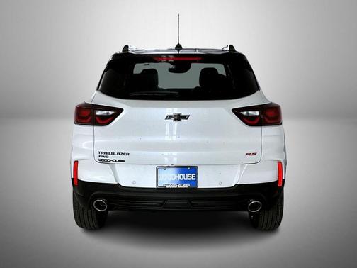 Iridescent Pearl Tricoat 2026 Chevrolet Trailblazer RS