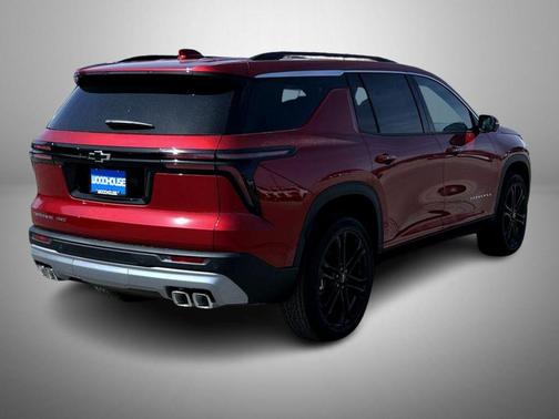 Radiant Red Tintcoat 2026 Chevrolet Traverse LT