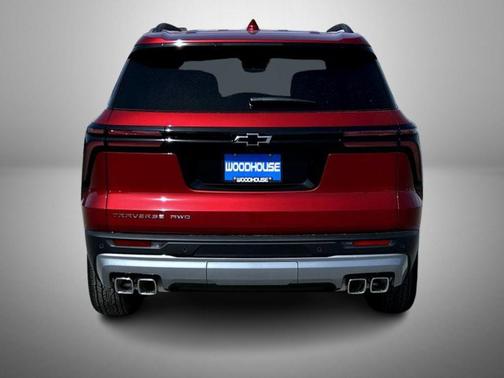 Radiant Red Tintcoat 2026 Chevrolet Traverse LT