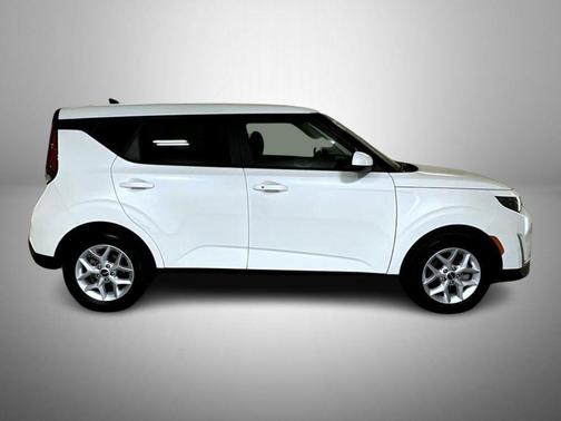 Snow White Pearl 2025 Kia Soul S
