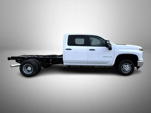 Summit White 2026 Chevrolet Silverado 3500 WT