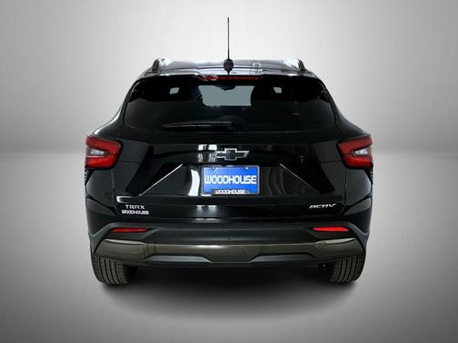 Mosaic Black Metallic 2026 Chevrolet Trax FWD ACTIV