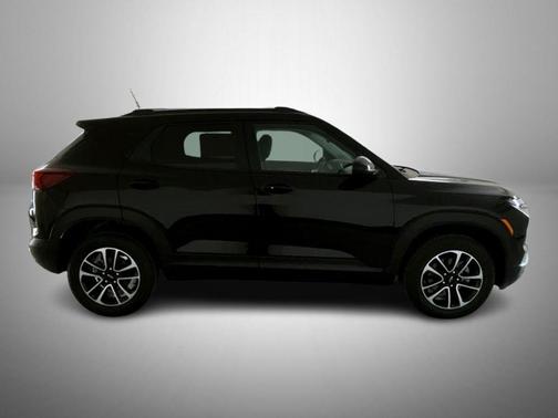 Mosaic Black Metallic 2026 Chevrolet Trailblazer LT