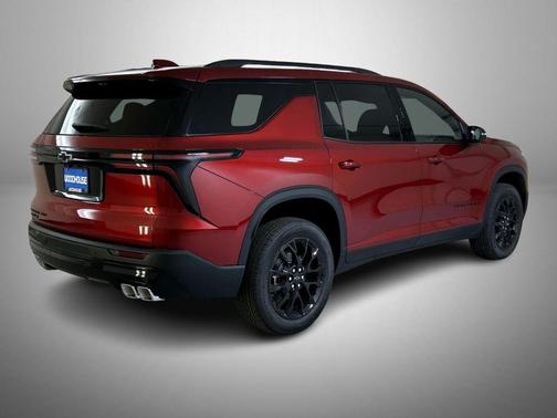 Radiant Red Tintcoat 2026 Chevrolet Traverse LT