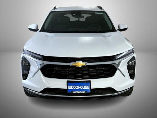 Summit White 2026 Chevrolet Trax LT