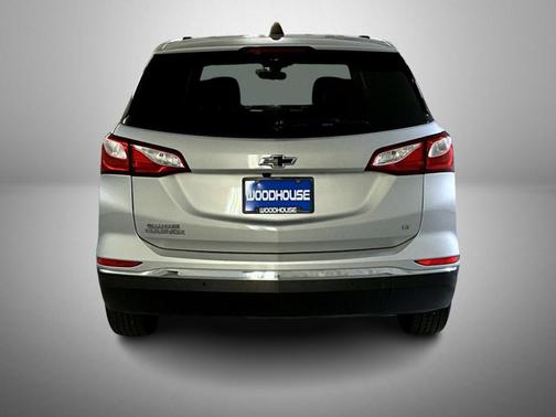 Silver Ice Metallic 2018 Chevrolet Equinox LT