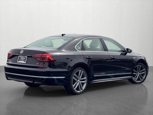 2017 Volkswagen Passat 1.8T R-Line w/Comfort