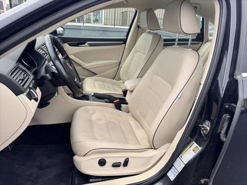 2017 Volkswagen Passat 1.8T R-Line w/Comfort
