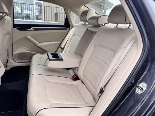 2017 Volkswagen Passat 1.8T R-Line w/Comfort