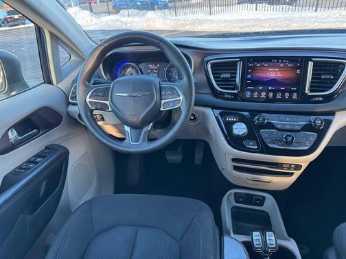 2017 Chrysler Pacifica Touring