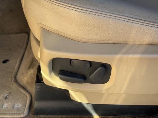 2016 Land Rover LR4 Base