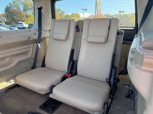 2016 Land Rover LR4 Base