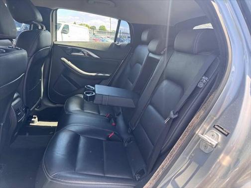 2017 INFINITI QX30 Luxury