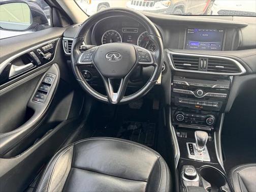 2017 INFINITI QX30 Luxury