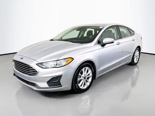 Ingot Silver Metallic 2019 Ford Fusion SE