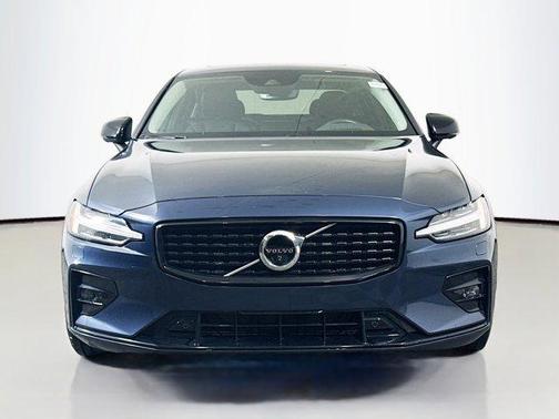 2022 Volvo S60 MOMENTUM
