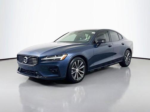 2022 Volvo S60 MOMENTUM