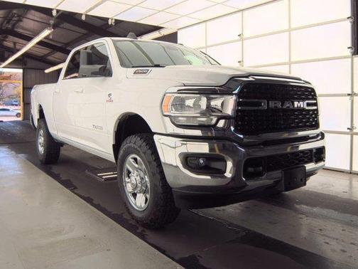 Bright White Clearcoat 2022 RAM 2500 Big Horn
