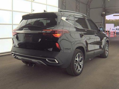 Cherry Black 2022 Kia Seltos EX