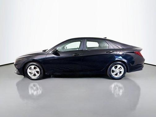 Onyx Black 2023 Hyundai ELANTRA SE