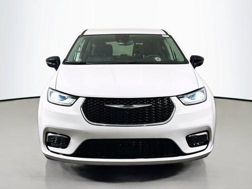 Bright White Clearcoat 2024 Chrysler Pacifica Touring-L