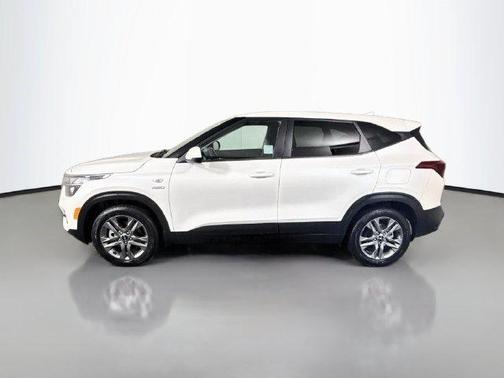 Snow White Pearl 2023 Kia Seltos LX