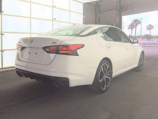 Glacier White 2024 Nissan Altima 2.5 SR