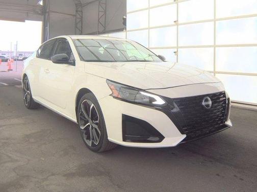 Glacier White 2024 Nissan Altima 2.5 SR