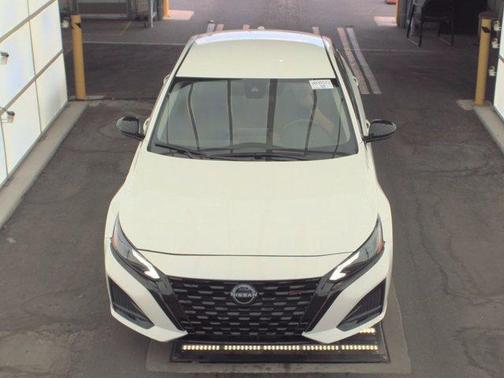 Glacier White 2024 Nissan Altima 2.5 SR