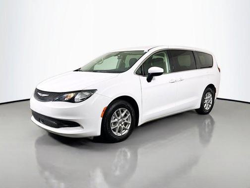 Bright White Clearcoat 2022 Chrysler Voyager LX
