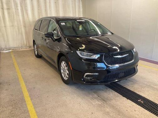 Diamond Black 2024 Chrysler Pacifica Touring-L