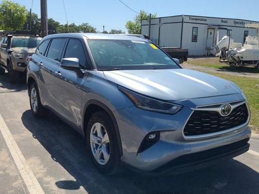 Moon Dust 2021 Toyota Highlander LE