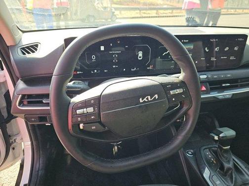 Snow White Pearl 2025 Kia K4 EX