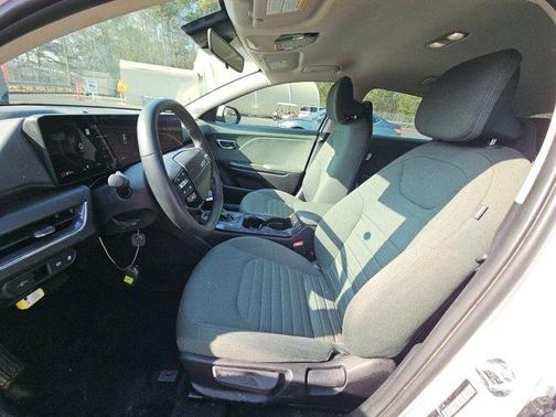 Snow White Pearl 2025 Kia K4 EX