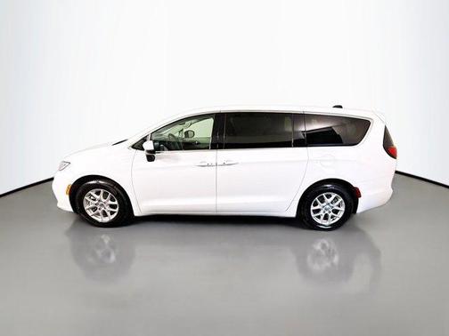 2023 Chrysler Pacifica Touring-L