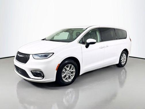 2023 Chrysler Pacifica Touring-L