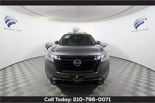 2022 Nissan Pathfinder SL
