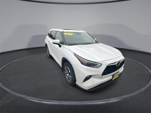 2022 Toyota Highlander Hybrid XLE