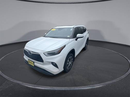 2022 Toyota Highlander Hybrid XLE