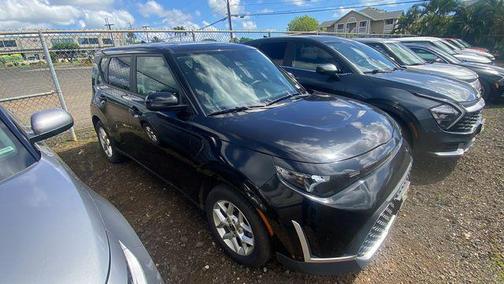 Fusion Black 2023 Kia Soul LX