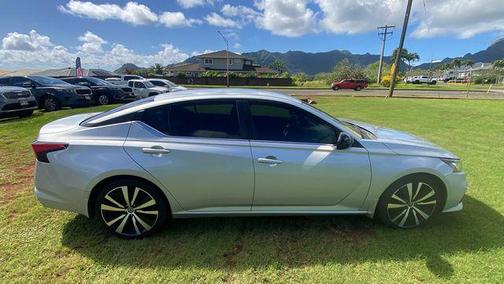 Brilliant Silver Metallic 2020 Nissan Altima SR FWD