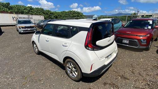 Snow White Pearl 2023 Kia Soul LX