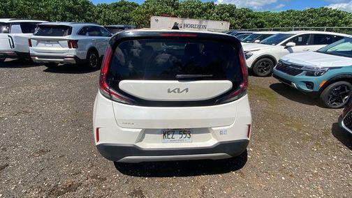 Snow White Pearl 2023 Kia Soul LX