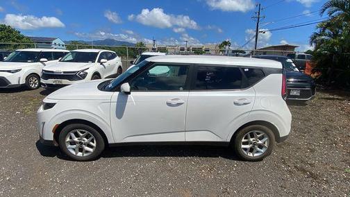 Snow White Pearl 2023 Kia Soul LX