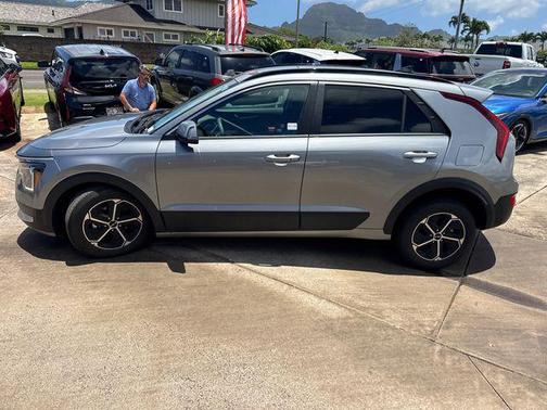 Steel Gray 2025 Kia Niro EX