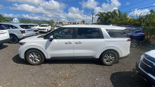 Snow White Pearl 2024 Kia Carnival LX