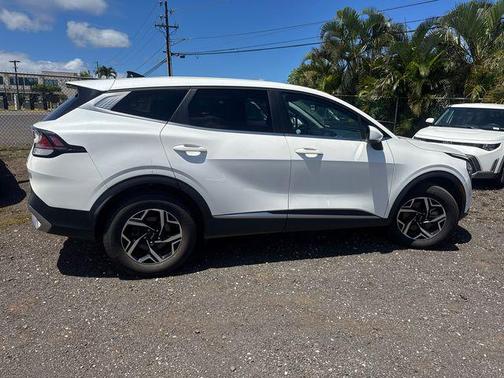 Snow White Pearl 2023 Kia Sportage LX
