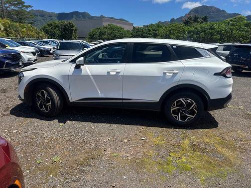 Snow White Pearl 2023 Kia Sportage LX