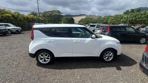 Snow White Pearl 2022 Kia Soul LX